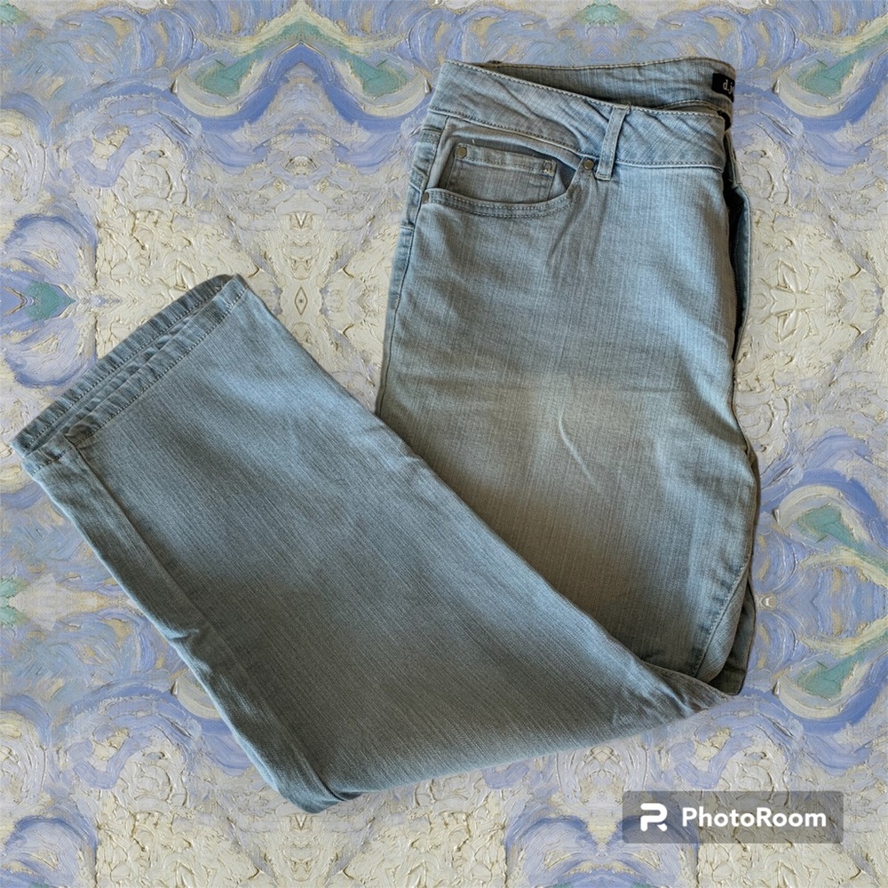 🚨D Jeans light wash